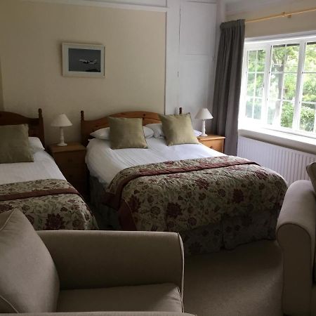 The Manor House Bed & Breakfast Кроули Екстериор снимка