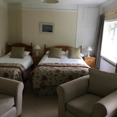 The Manor House Bed & Breakfast Кроули Екстериор снимка
