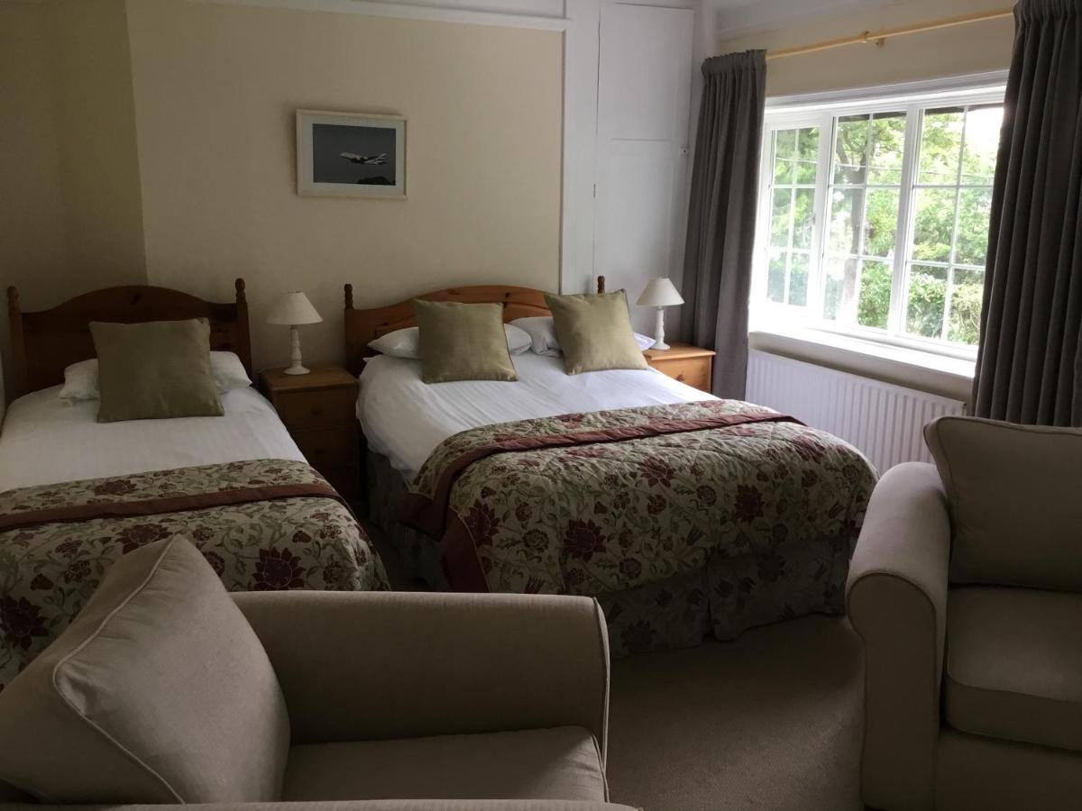 The Manor House Bed & Breakfast Кроули Екстериор снимка