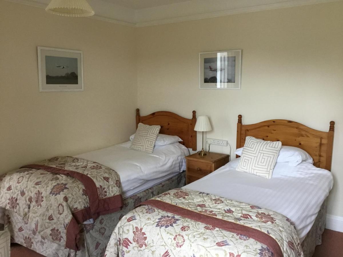 The Manor House Bed & Breakfast Кроули Екстериор снимка