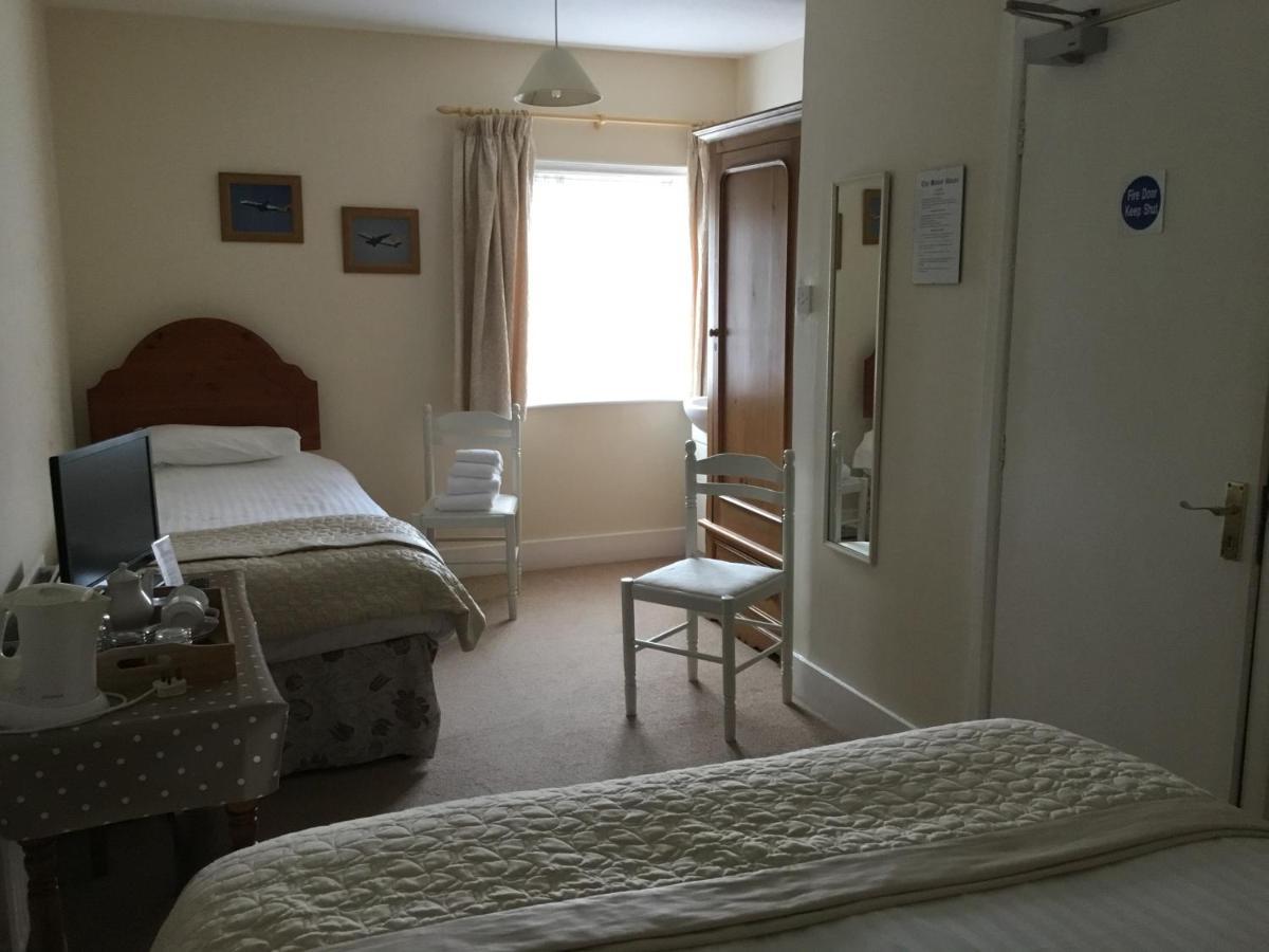 The Manor House Bed & Breakfast Кроули Екстериор снимка