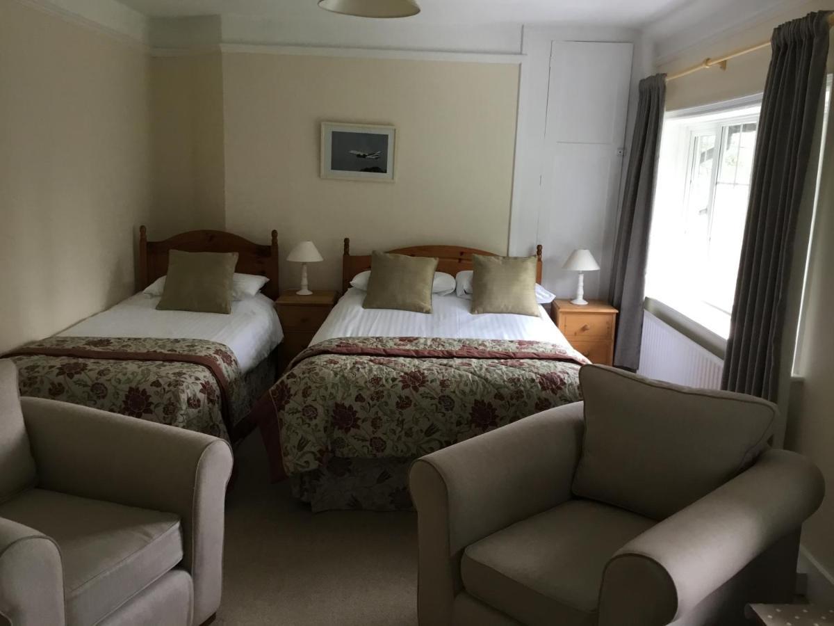 The Manor House Bed & Breakfast Кроули Екстериор снимка