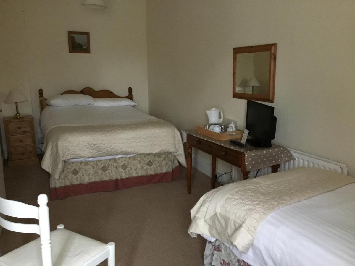 The Manor House Bed & Breakfast Кроули Екстериор снимка