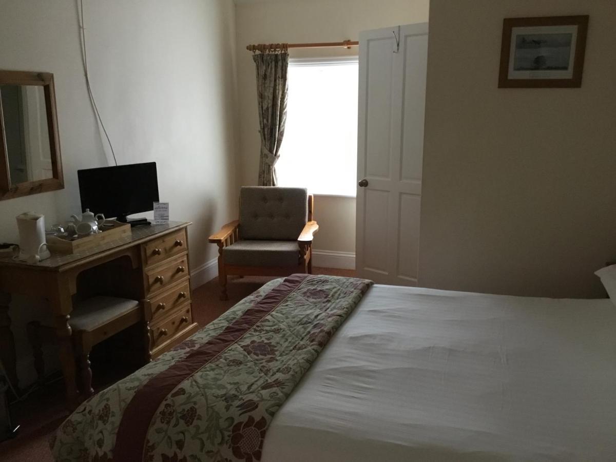 The Manor House Bed & Breakfast Кроули Екстериор снимка