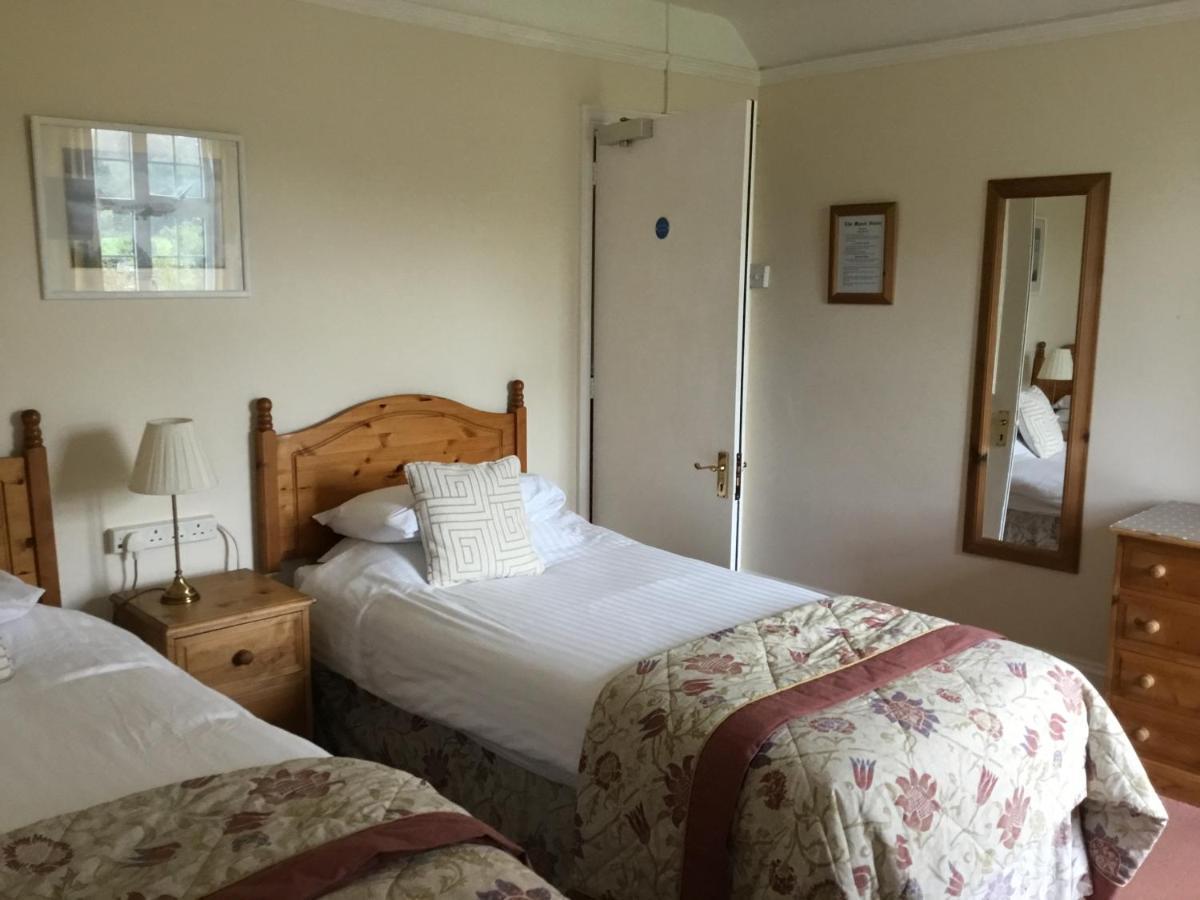 The Manor House Bed & Breakfast Кроули Екстериор снимка
