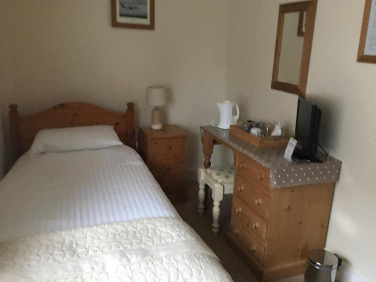 The Manor House Bed & Breakfast Кроули Екстериор снимка