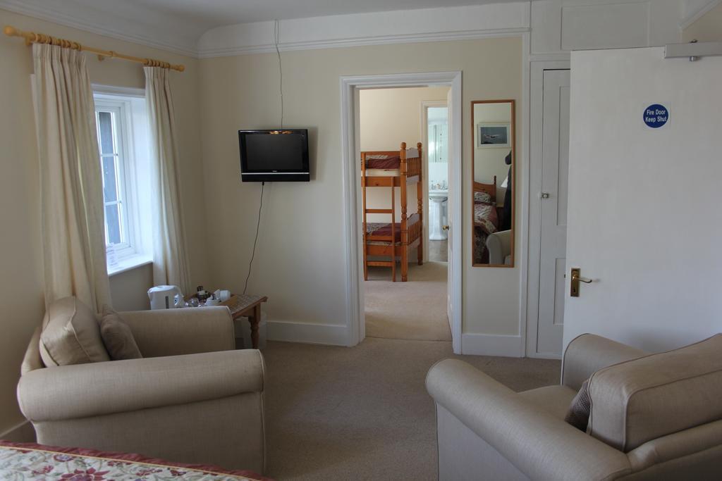 The Manor House Bed & Breakfast Кроули Екстериор снимка