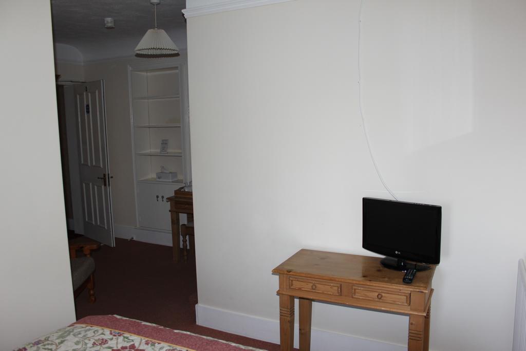 The Manor House Bed & Breakfast Кроули Екстериор снимка