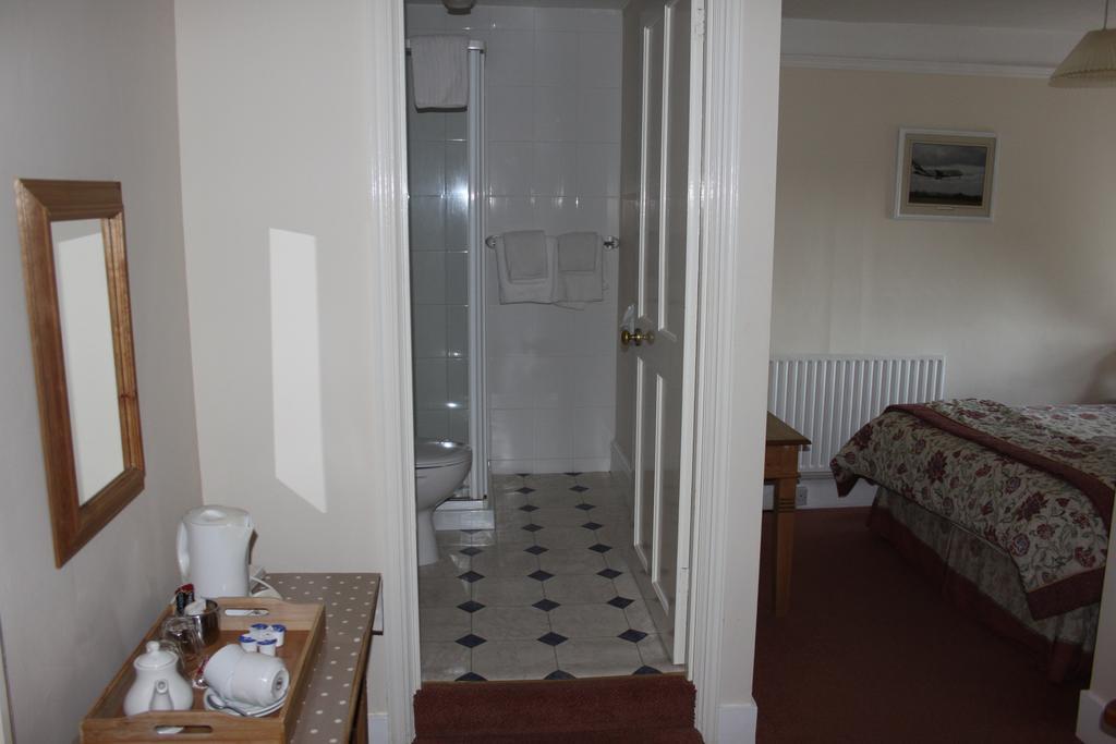 The Manor House Bed & Breakfast Кроули Екстериор снимка