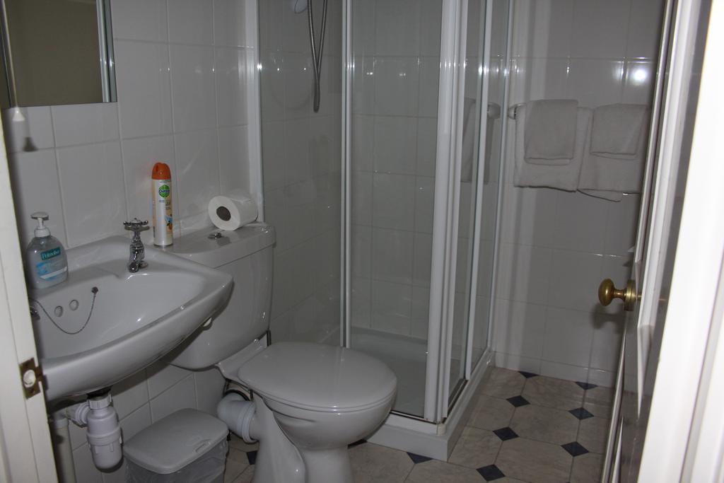 The Manor House Bed & Breakfast Кроули Екстериор снимка