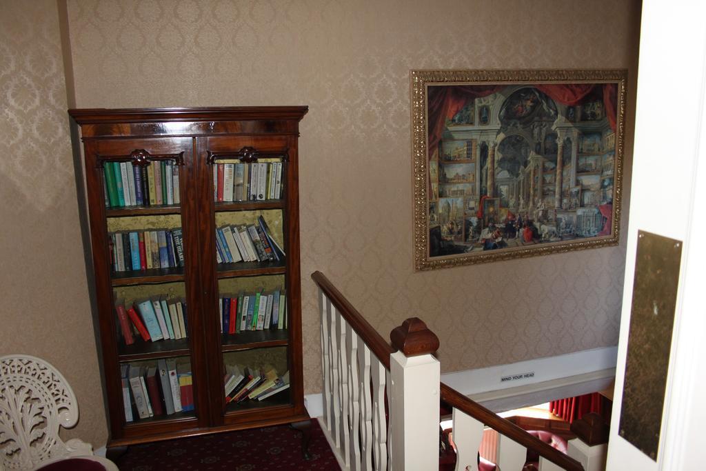 The Manor House Bed & Breakfast Кроули Екстериор снимка