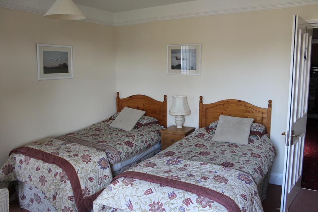The Manor House Bed & Breakfast Кроули Екстериор снимка