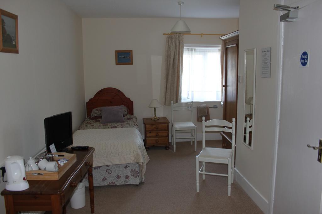 The Manor House Bed & Breakfast Кроули Екстериор снимка