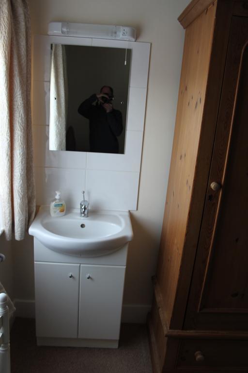 The Manor House Bed & Breakfast Кроули Екстериор снимка