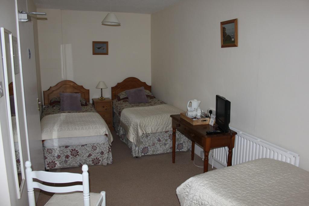 The Manor House Bed & Breakfast Кроули Екстериор снимка