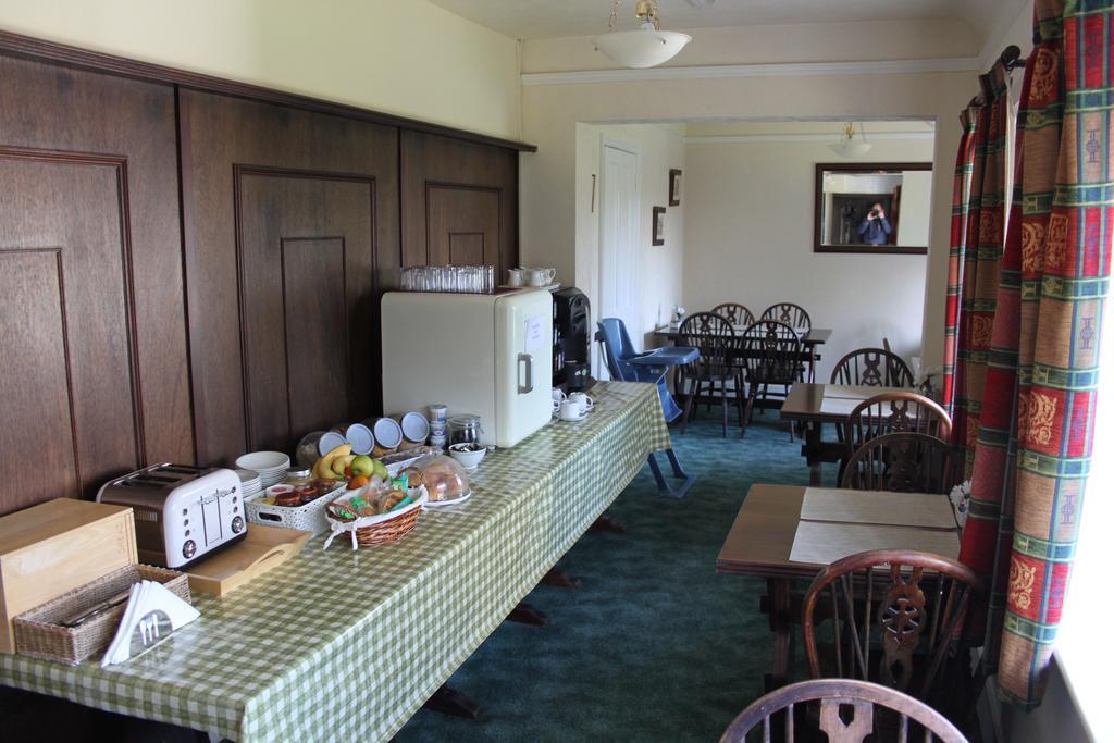 The Manor House Bed & Breakfast Кроули Екстериор снимка
