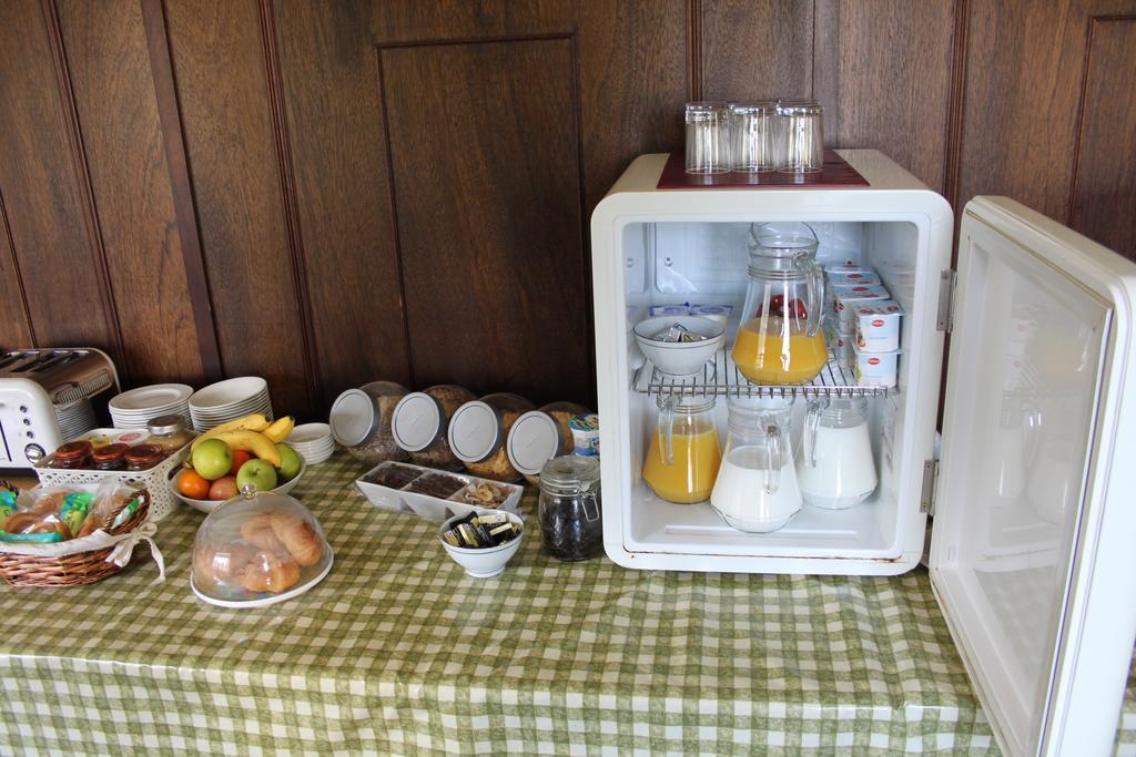 The Manor House Bed & Breakfast Кроули Екстериор снимка