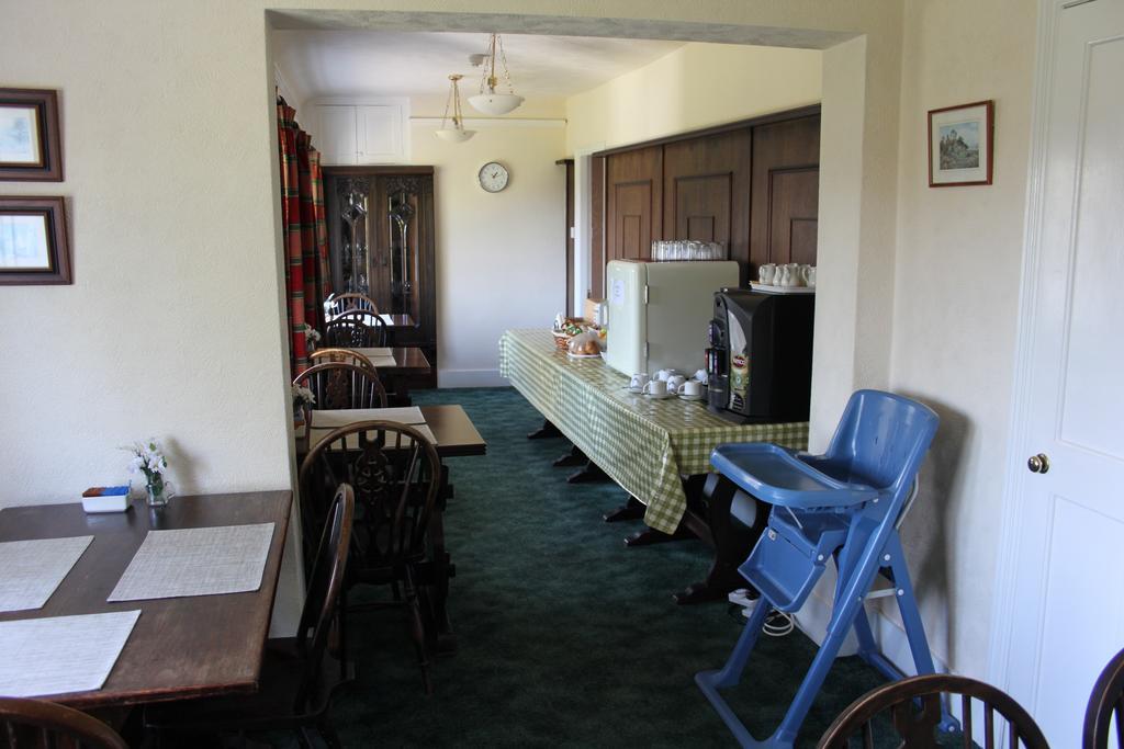 The Manor House Bed & Breakfast Кроули Екстериор снимка