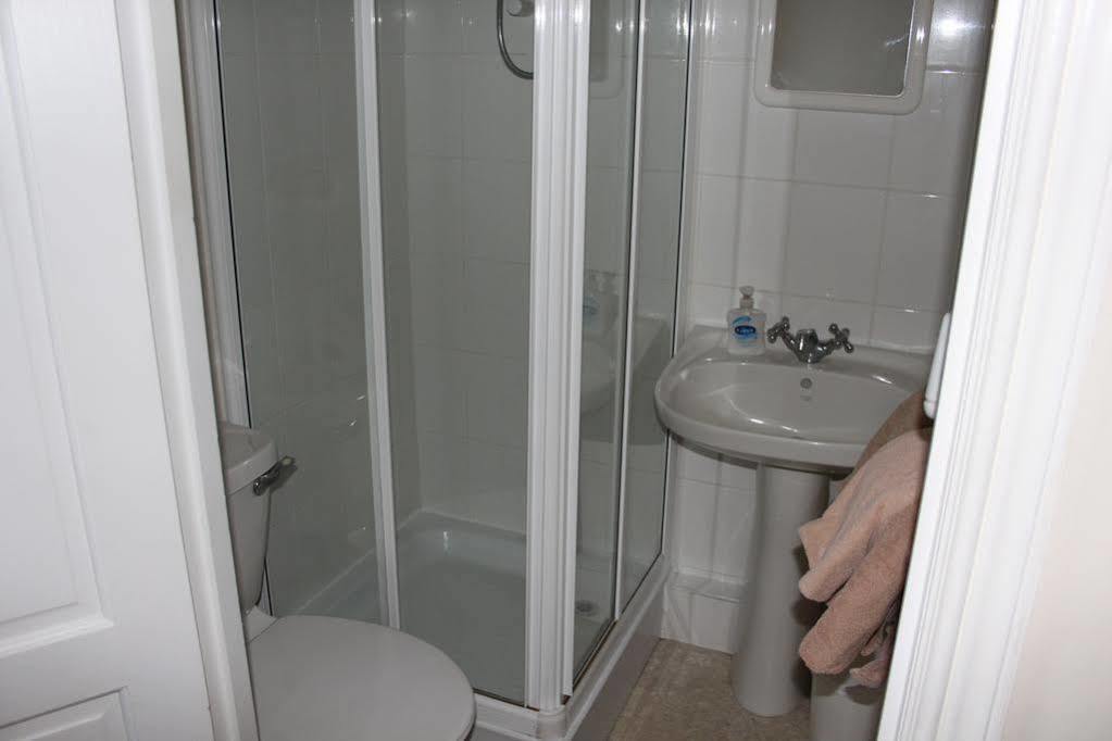 The Manor House Bed & Breakfast Кроули Екстериор снимка